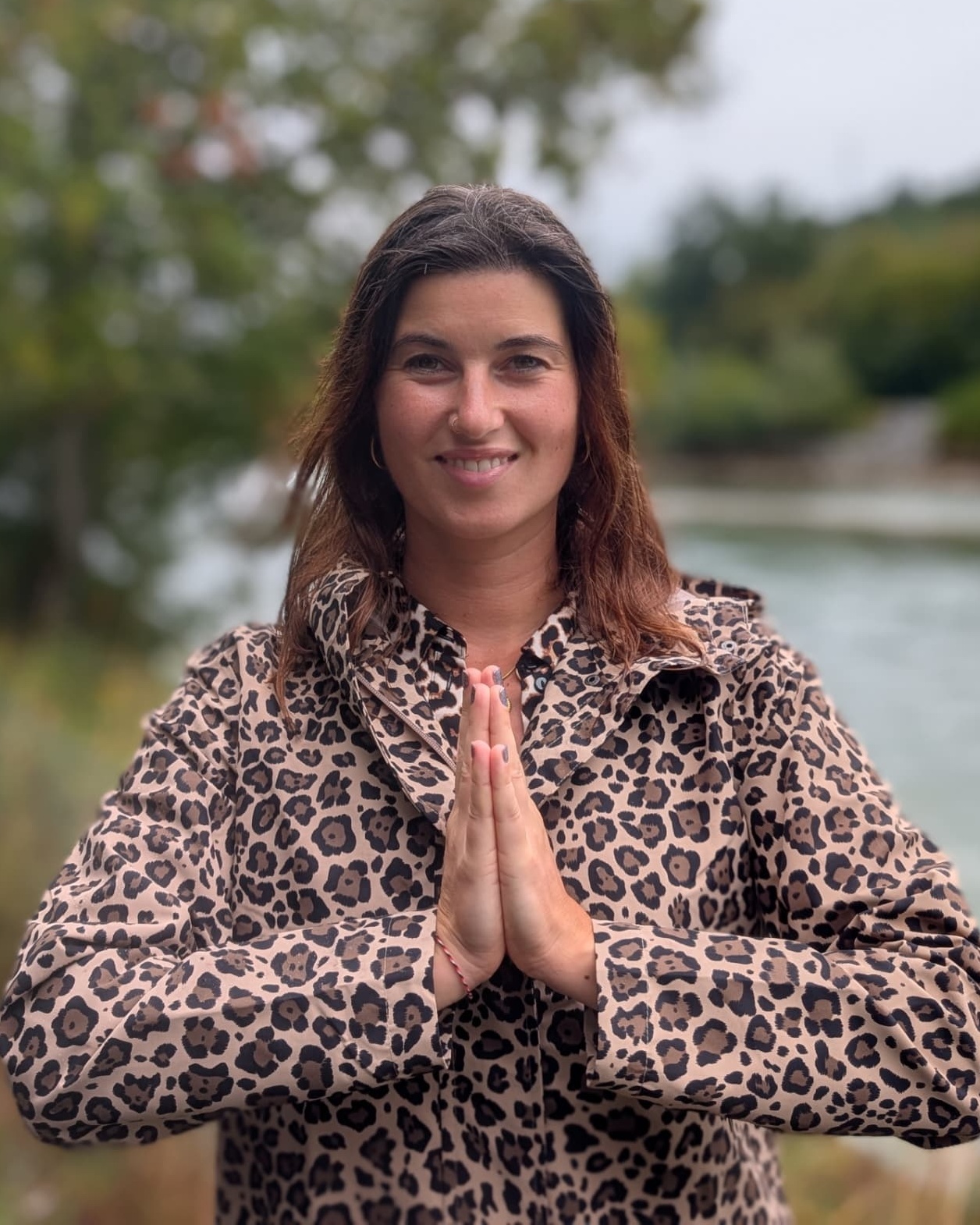 Sarah Sieg mit Händen in Gebetshaltung